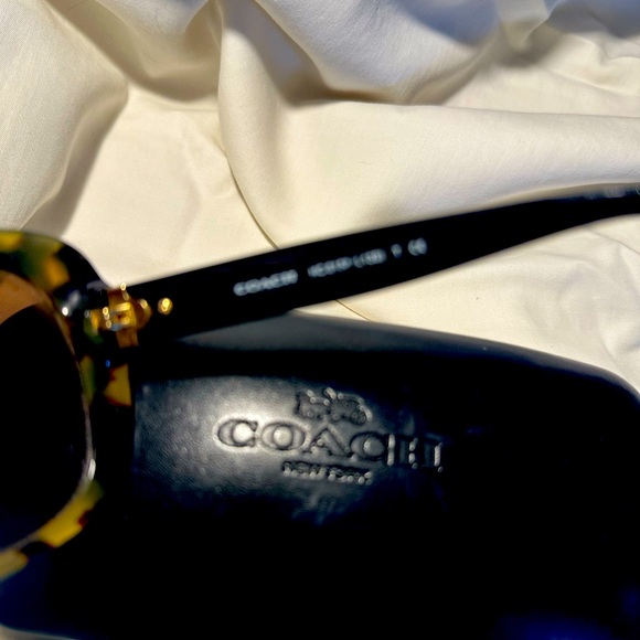 Coach sunglasses - Picture 4 of 9